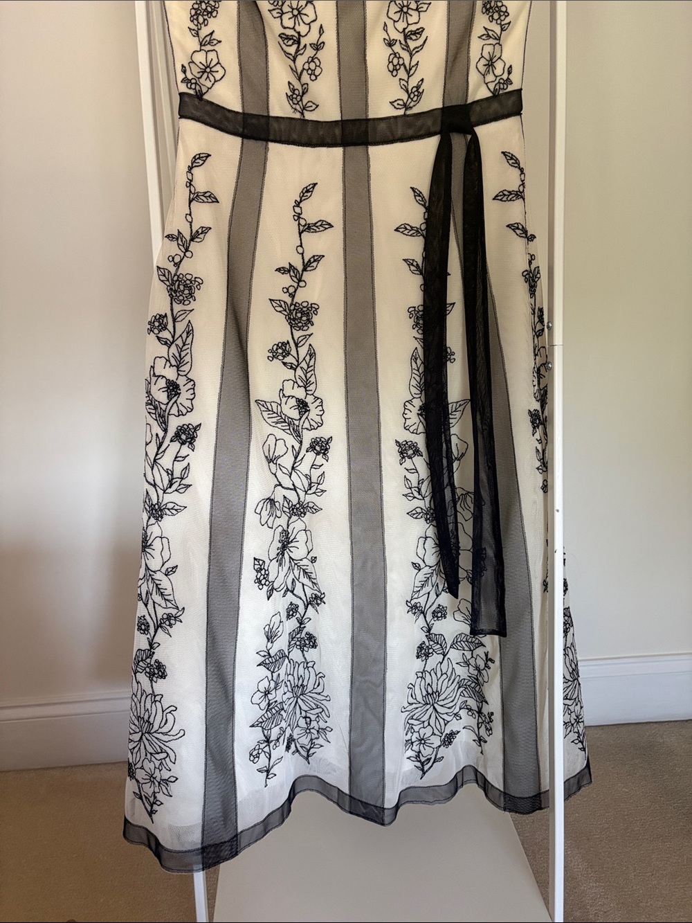 BCBGMaxAzria Strapless Ivory Dress with Black Floral Trim - Picture 3 of 8